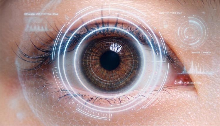 女性の目イメージ